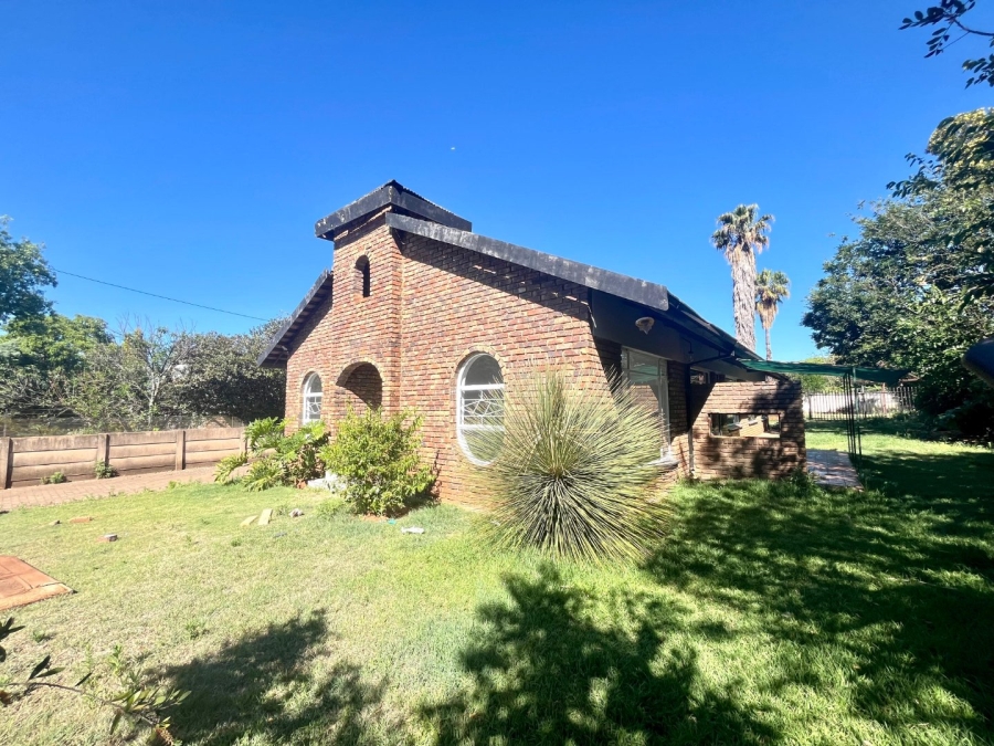 To Let 5 Bedroom Property for Rent in Valhalla Gauteng