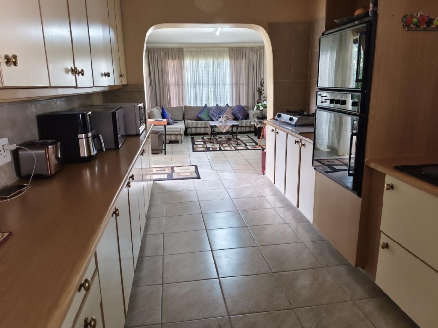 5 Bedroom Property for Sale in Illiondale Gauteng