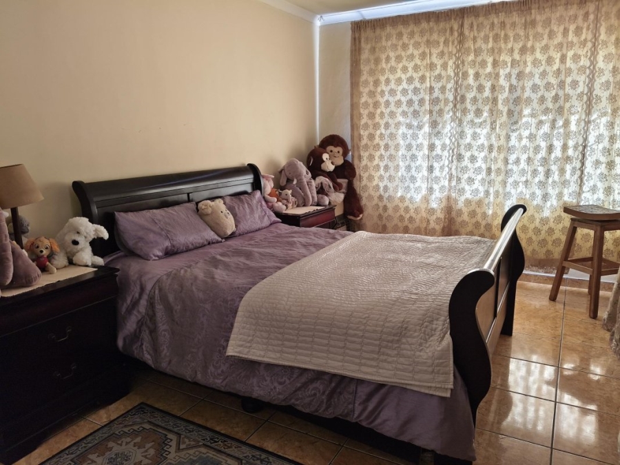 5 Bedroom Property for Sale in Illiondale Gauteng