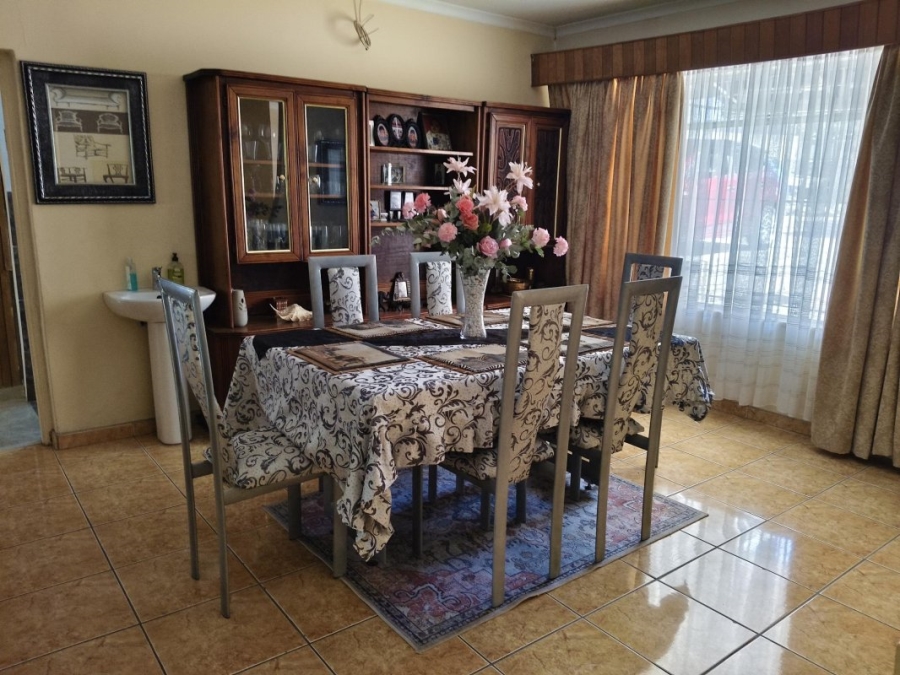 5 Bedroom Property for Sale in Illiondale Gauteng