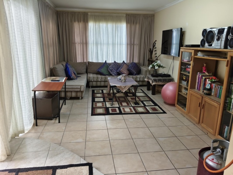 5 Bedroom Property for Sale in Illiondale Gauteng