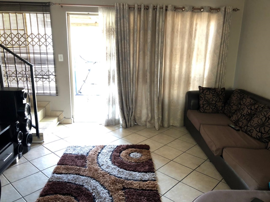 To Let 3 Bedroom Property for Rent in Vorna Valley Gauteng