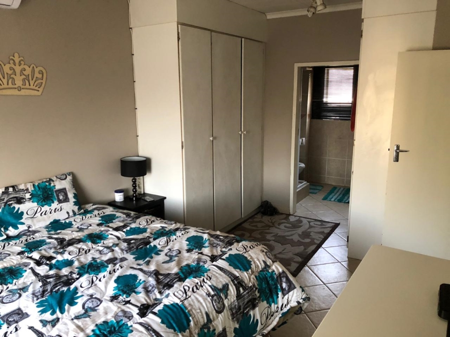 To Let 3 Bedroom Property for Rent in Vorna Valley Gauteng