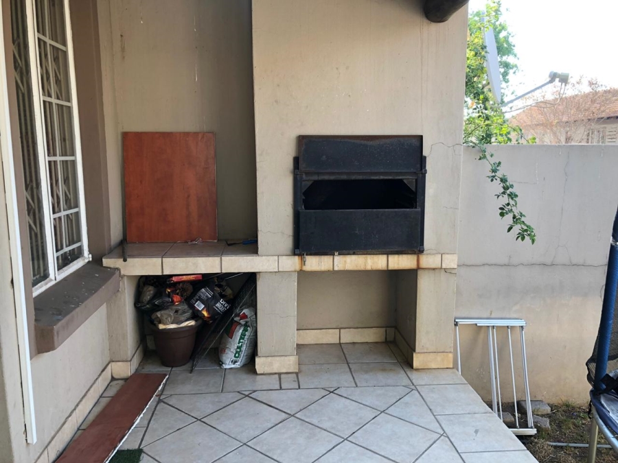 To Let 3 Bedroom Property for Rent in Vorna Valley Gauteng