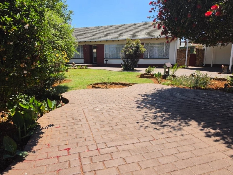 3 Bedroom Property for Sale in Bonaero Park Gauteng
