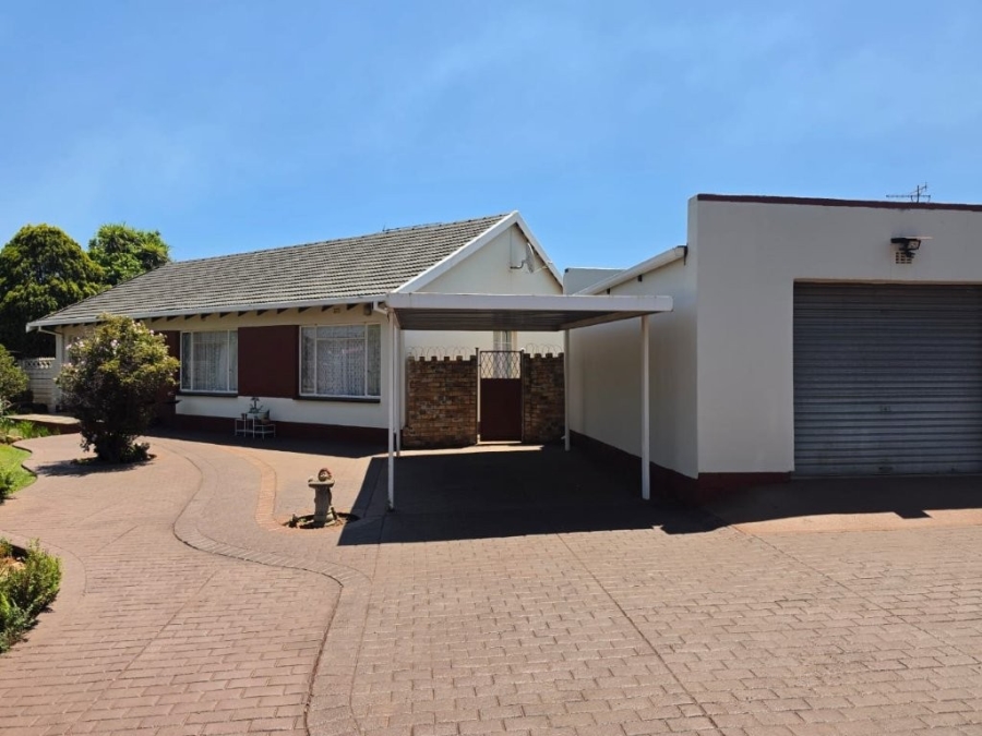 3 Bedroom Property for Sale in Bonaero Park Gauteng