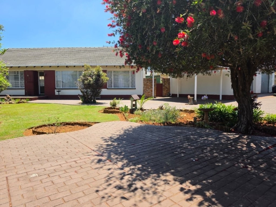 3 Bedroom Property for Sale in Bonaero Park Gauteng