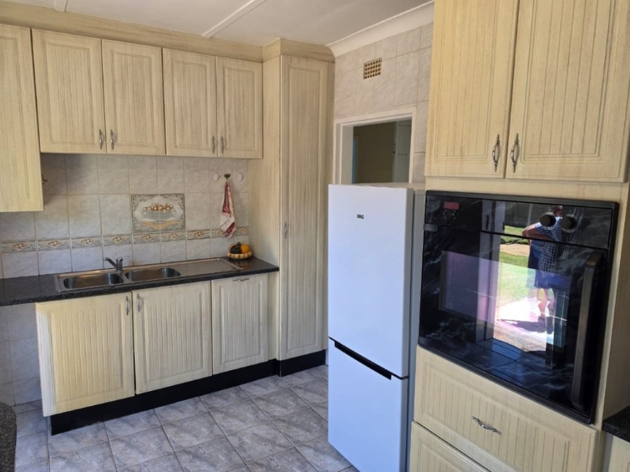 3 Bedroom Property for Sale in Bonaero Park Gauteng