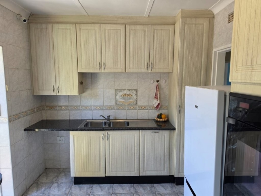 3 Bedroom Property for Sale in Bonaero Park Gauteng