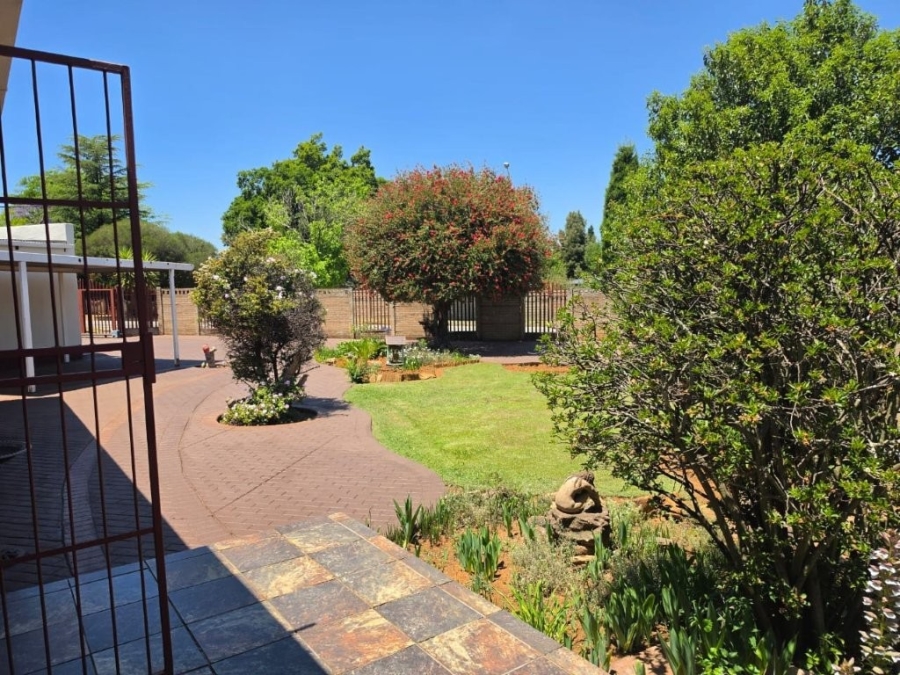 3 Bedroom Property for Sale in Bonaero Park Gauteng