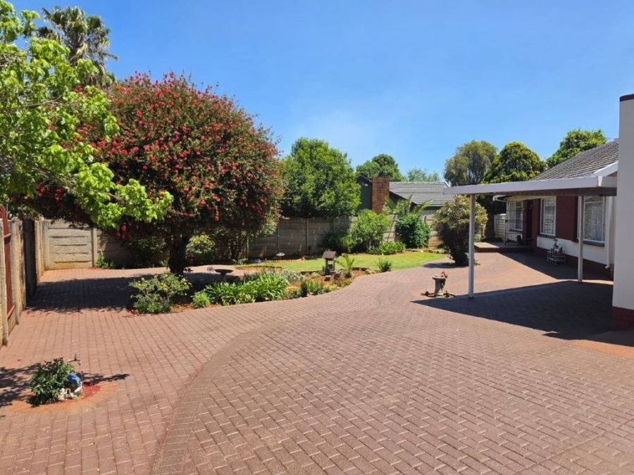3 Bedroom Property for Sale in Bonaero Park Gauteng