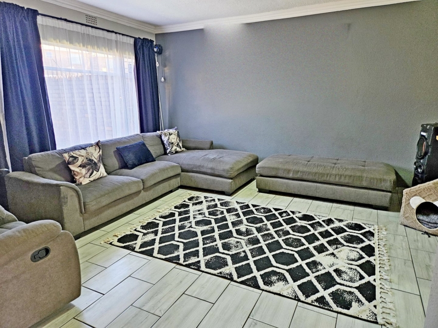 2 Bedroom Property for Sale in Birchleigh Gauteng