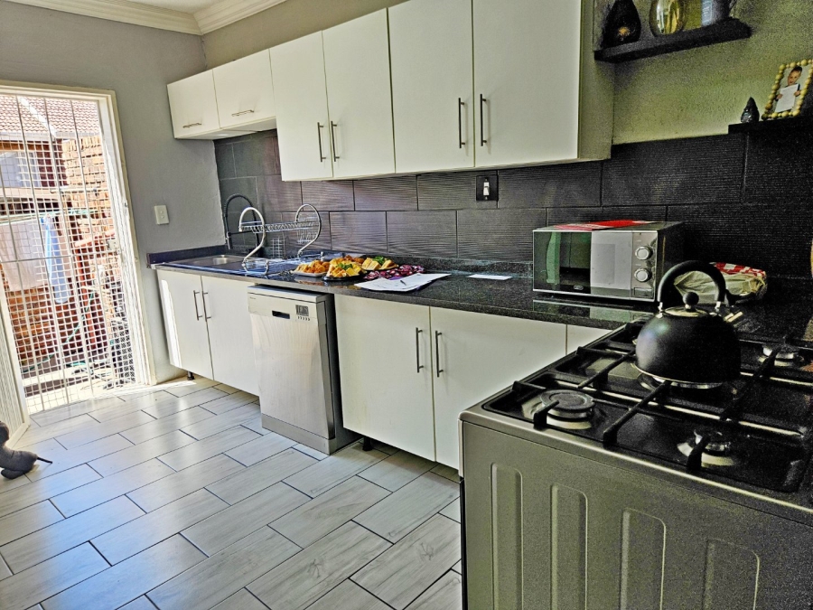 2 Bedroom Property for Sale in Birchleigh Gauteng