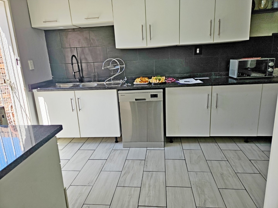 2 Bedroom Property for Sale in Birchleigh Gauteng