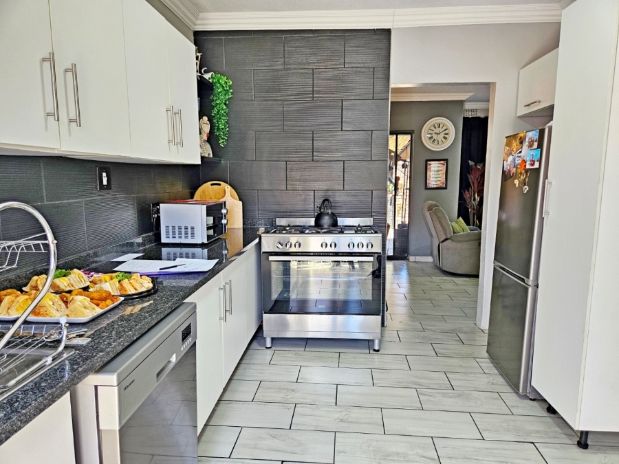 2 Bedroom Property for Sale in Birchleigh Gauteng
