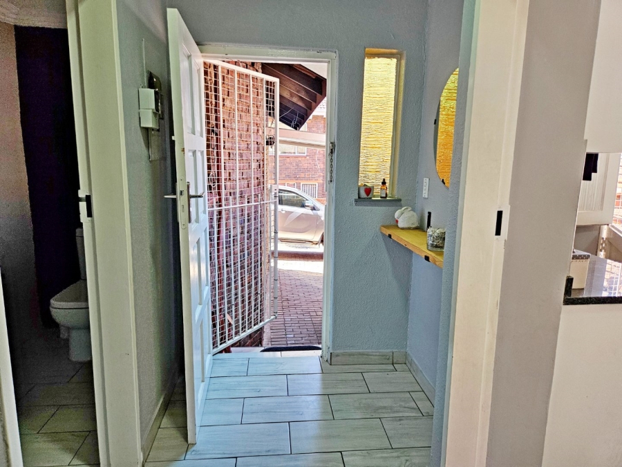 2 Bedroom Property for Sale in Birchleigh Gauteng