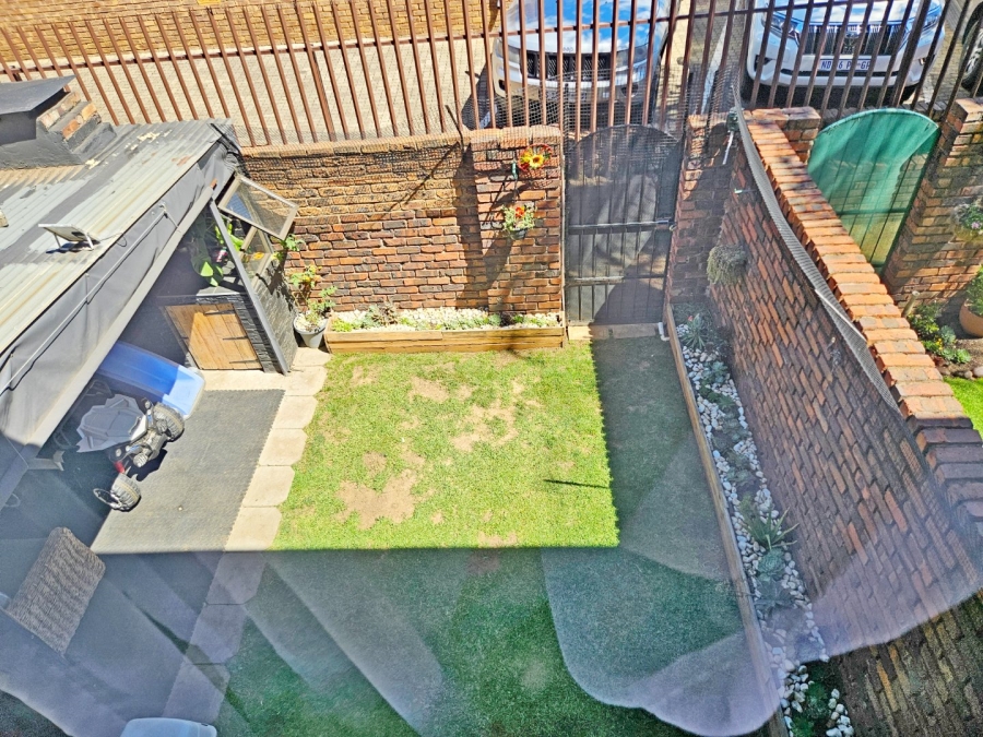 2 Bedroom Property for Sale in Birchleigh Gauteng