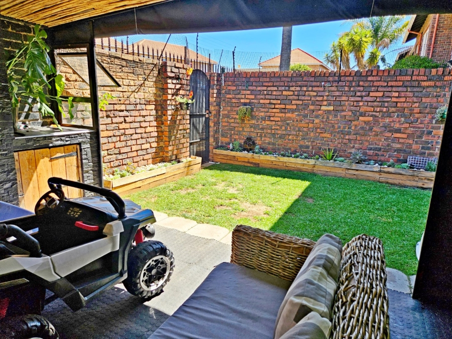 2 Bedroom Property for Sale in Birchleigh Gauteng