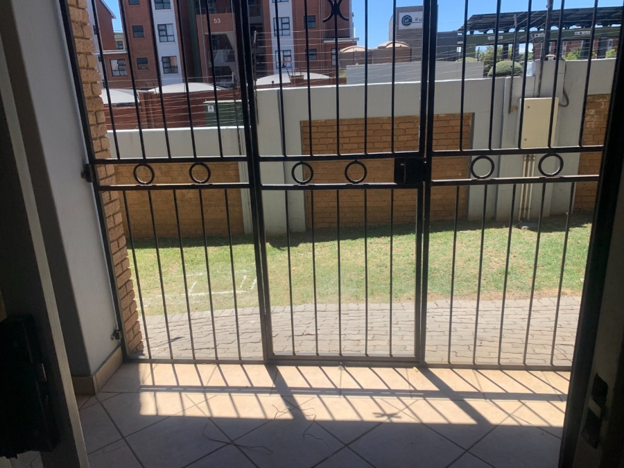 To Let 2 Bedroom Property for Rent in Vorna Valley Gauteng