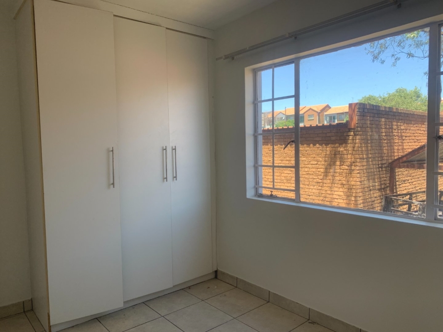 To Let 2 Bedroom Property for Rent in Vorna Valley Gauteng