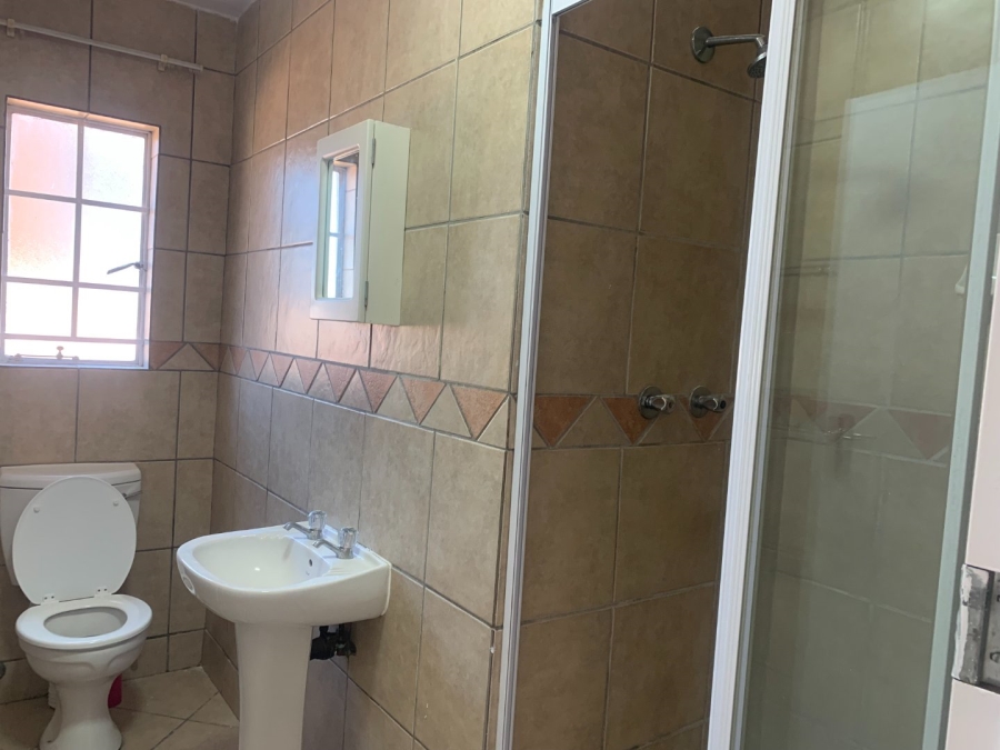 To Let 2 Bedroom Property for Rent in Vorna Valley Gauteng