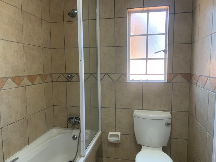 To Let 2 Bedroom Property for Rent in Vorna Valley Gauteng