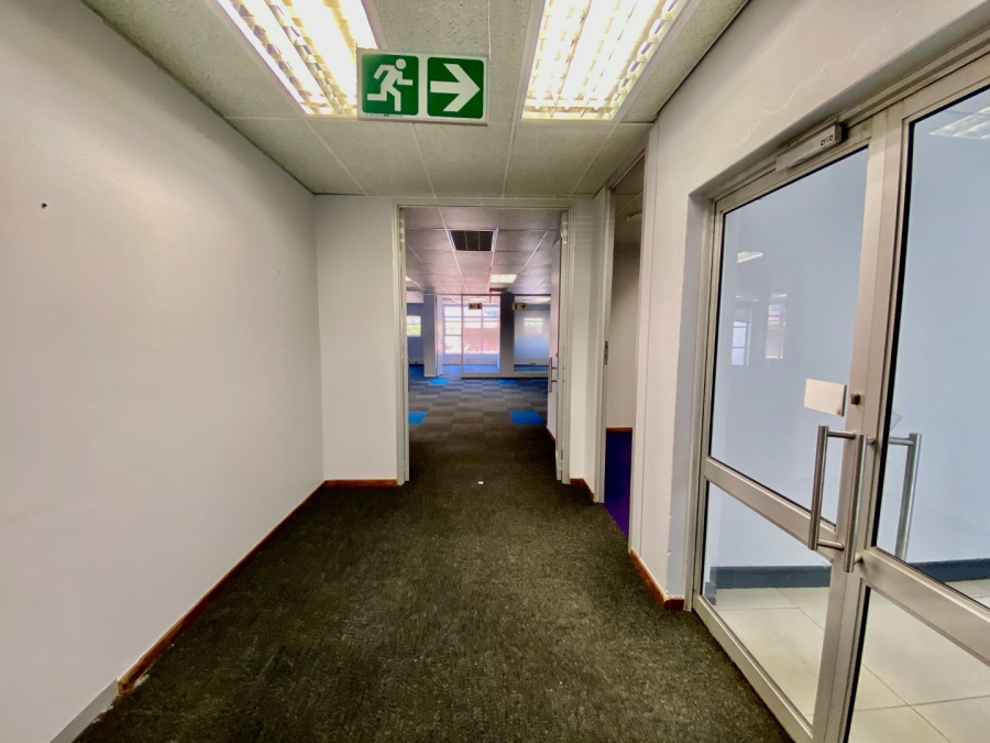 To Let Commercial Property for Rent in Die Hoewes Gauteng