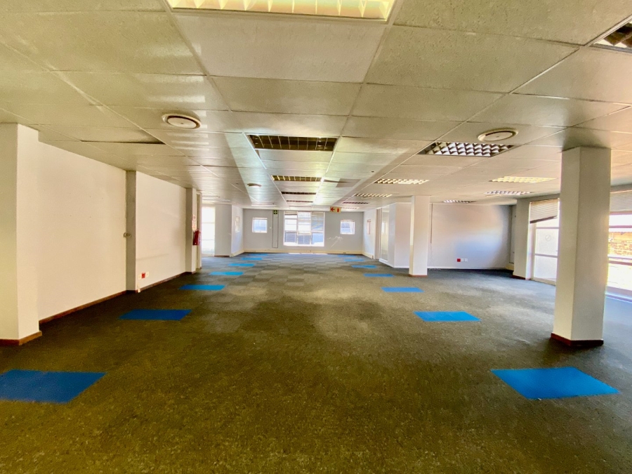 To Let Commercial Property for Rent in Die Hoewes Gauteng