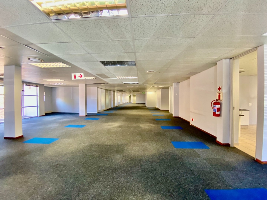 To Let Commercial Property for Rent in Die Hoewes Gauteng