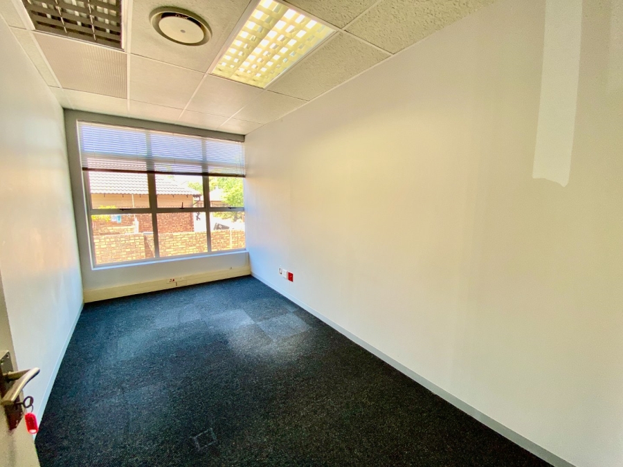 To Let Commercial Property for Rent in Die Hoewes Gauteng