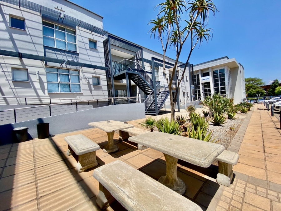 To Let Commercial Property for Rent in Die Hoewes Gauteng