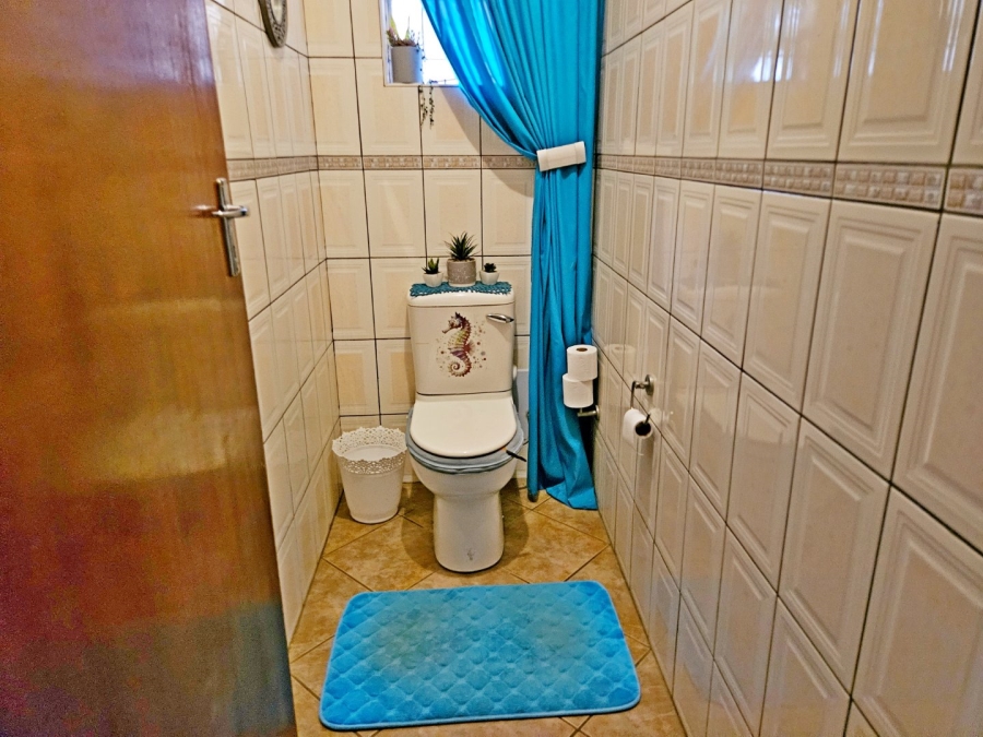 5 Bedroom Property for Sale in Birchleigh Gauteng