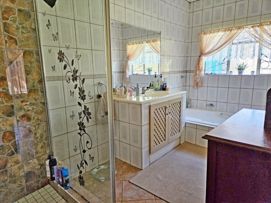5 Bedroom Property for Sale in Birchleigh Gauteng