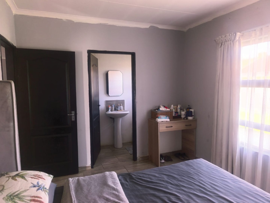 To Let 3 Bedroom Property for Rent in Strubenvale Gauteng