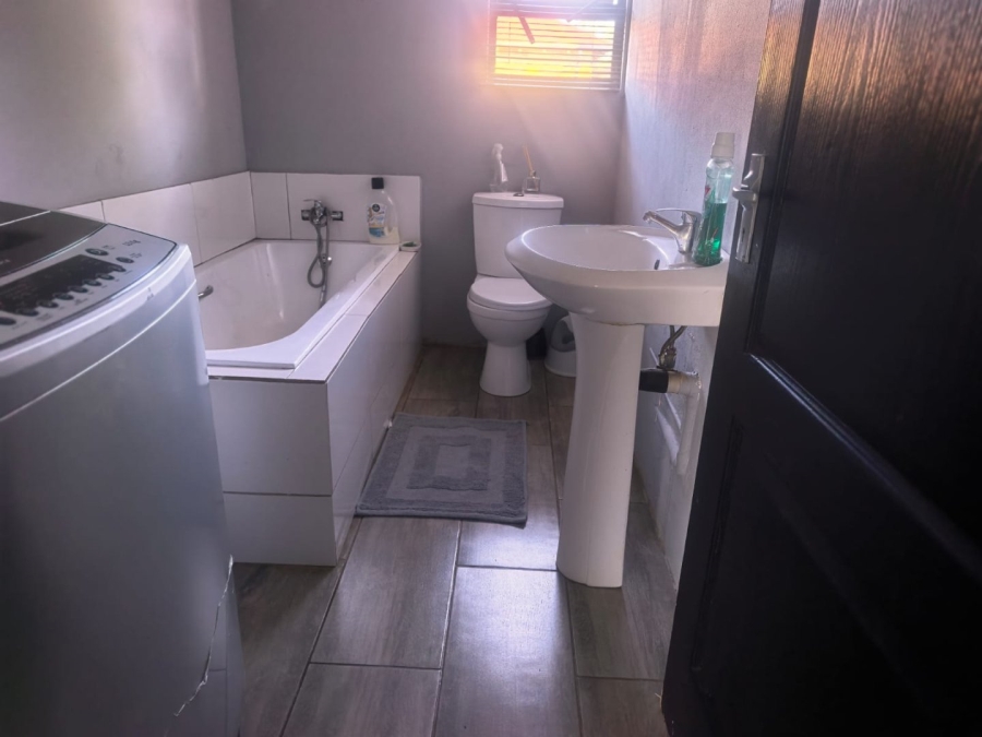 To Let 3 Bedroom Property for Rent in Strubenvale Gauteng