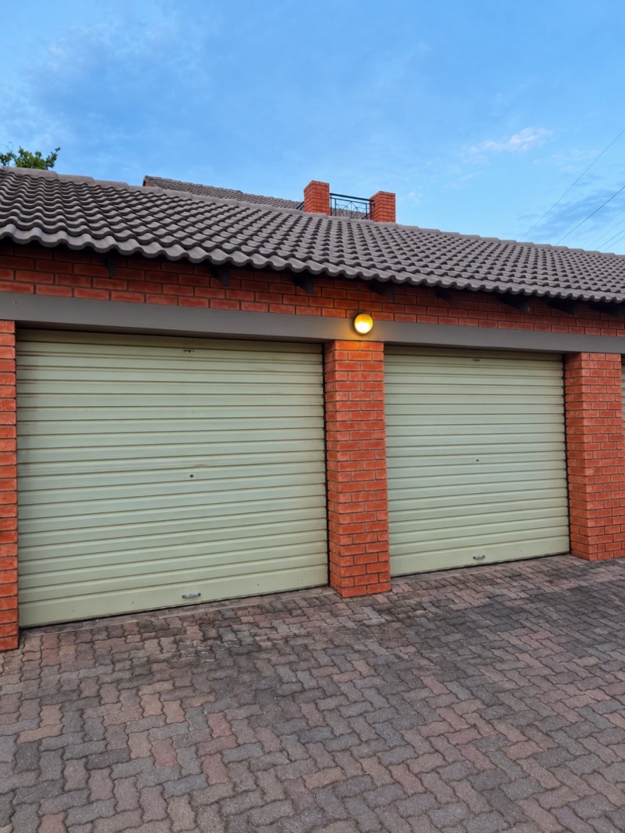To Let 3 Bedroom Property for Rent in Eco Park Gauteng