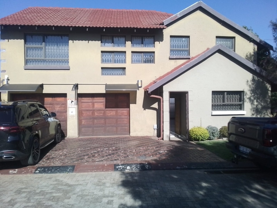 To Let 5 Bedroom Property for Rent in Glen Marais Gauteng
