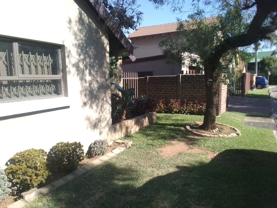 To Let 5 Bedroom Property for Rent in Glen Marais Gauteng