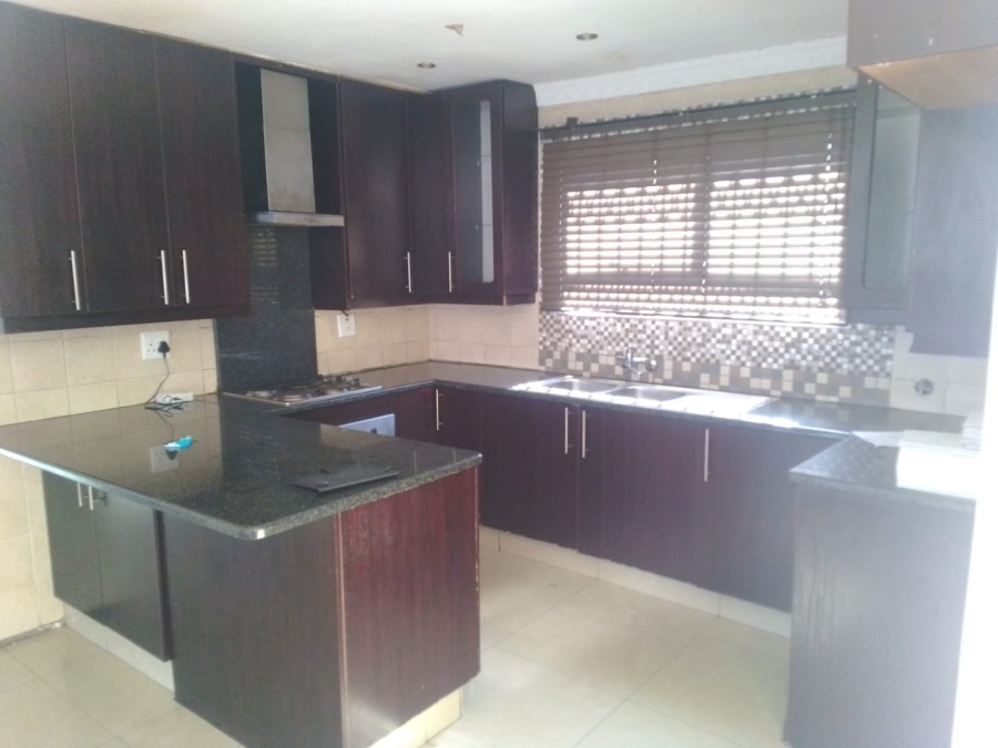 To Let 5 Bedroom Property for Rent in Glen Marais Gauteng