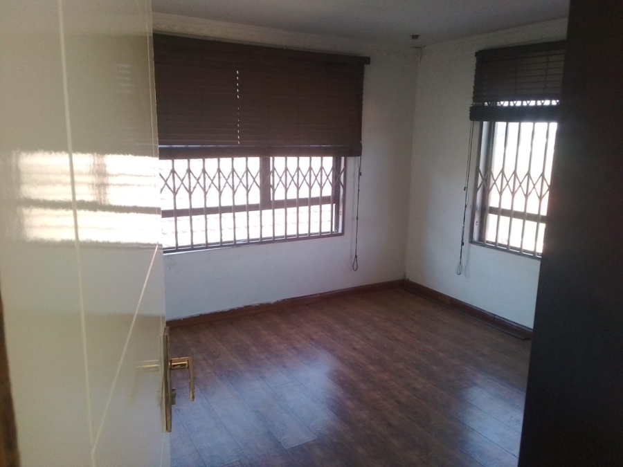 To Let 5 Bedroom Property for Rent in Glen Marais Gauteng
