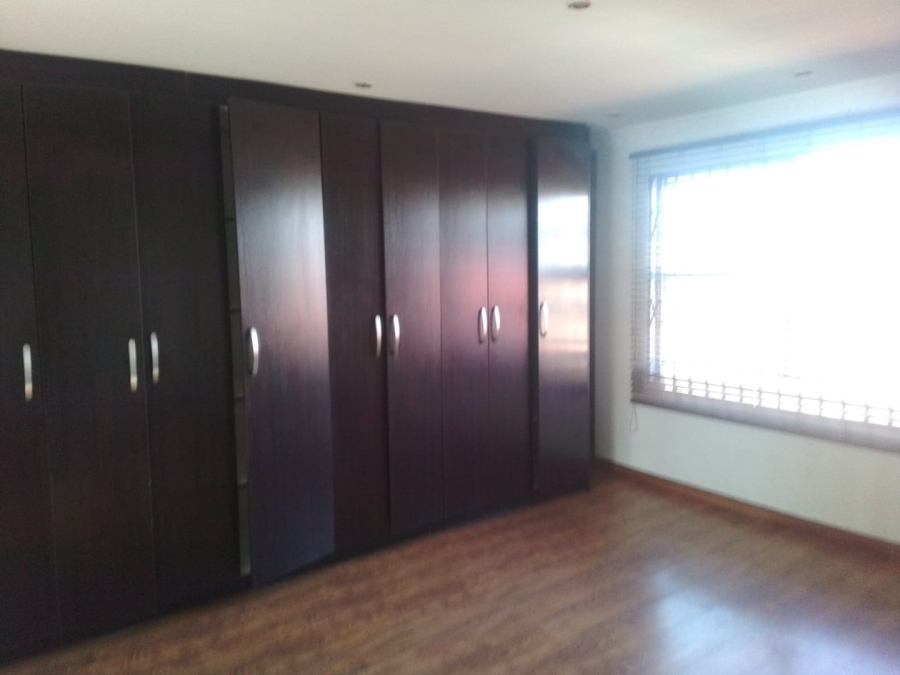 To Let 5 Bedroom Property for Rent in Glen Marais Gauteng
