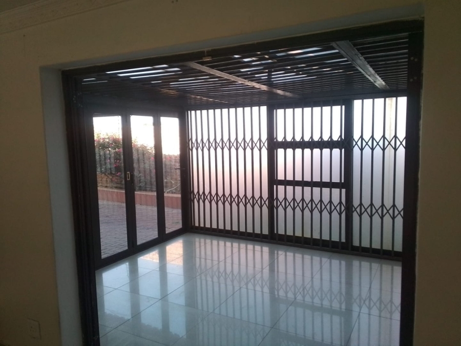 To Let 5 Bedroom Property for Rent in Glen Marais Gauteng