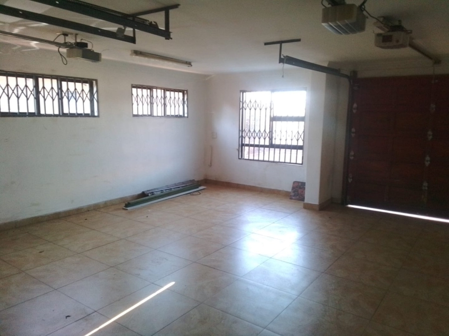 To Let 5 Bedroom Property for Rent in Glen Marais Gauteng