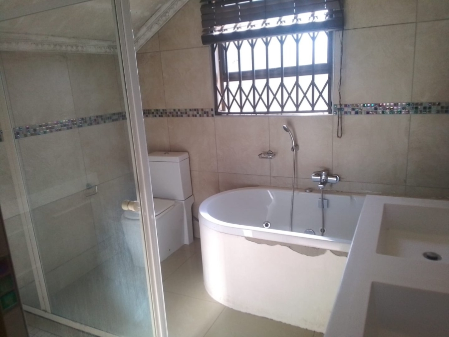 To Let 5 Bedroom Property for Rent in Glen Marais Gauteng