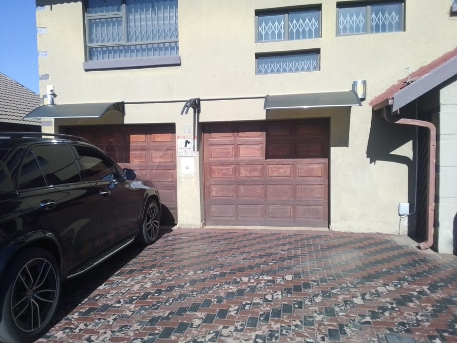 To Let 5 Bedroom Property for Rent in Glen Marais Gauteng