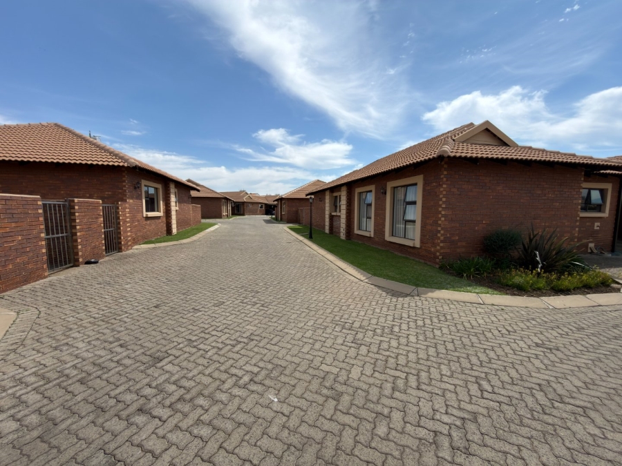 2 Bedroom Property for Sale in Helderwyk Gauteng