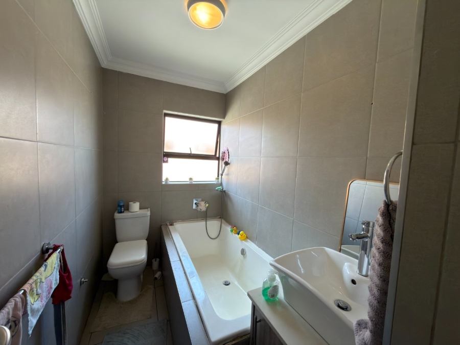2 Bedroom Property for Sale in Helderwyk Gauteng