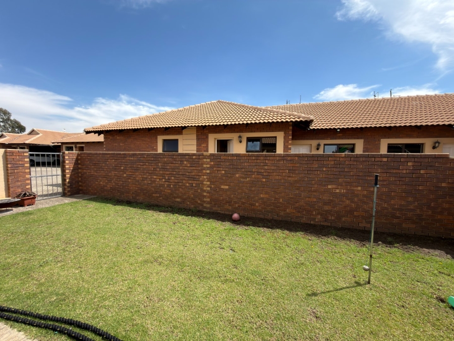 2 Bedroom Property for Sale in Helderwyk Gauteng