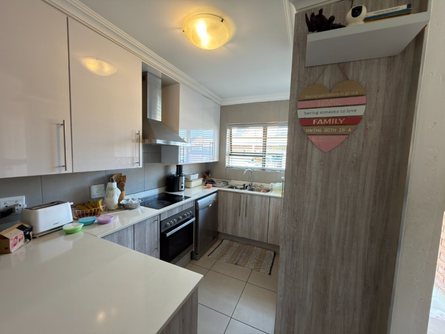 2 Bedroom Property for Sale in Helderwyk Gauteng