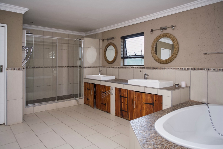 4 Bedroom Property for Sale in Waterkloof Ridge Gauteng